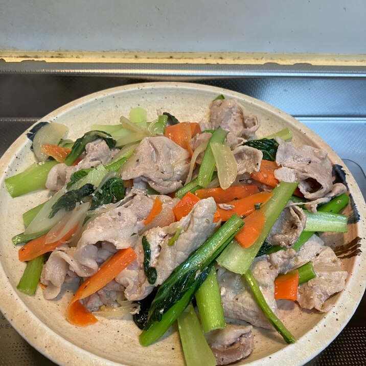 豚肉と小松菜と人参の鶏だし炒め^_^